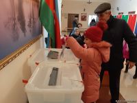 Azerbaijani people voting in parliamentary elections (PHOTO)
