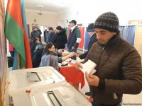 Azerbaijani people voting in parliamentary elections (PHOTO)