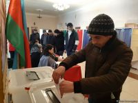 Azerbaijani people voting in parliamentary elections (PHOTO)