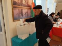 Azerbaijani people voting in parliamentary elections (PHOTO)