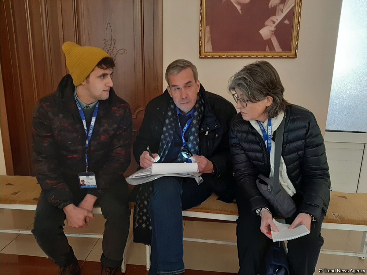 Azerbaijani people voting in parliamentary elections (PHOTO)