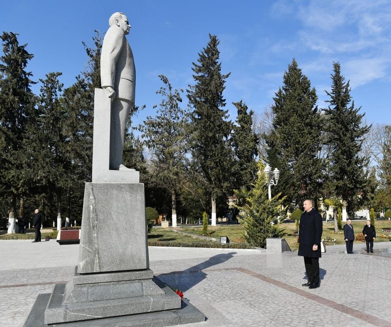 Президент Ильхам Алиев прибыл в Кюрдамирский район (ФОТО) (версия 2)