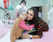 Vice-President of Heydar Aliyev Foundation Leyla Aliyeva meets with children suffering from oncological diseases (PHOTO)