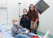 Vice-President of Heydar Aliyev Foundation Leyla Aliyeva meets with children suffering from oncological diseases (PHOTO)