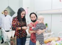 Vice-President of Heydar Aliyev Foundation Leyla Aliyeva meets with children suffering from oncological diseases (PHOTO)