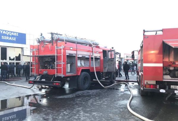В т/ц "Садарак" в Баку сгорело 28 магазинов