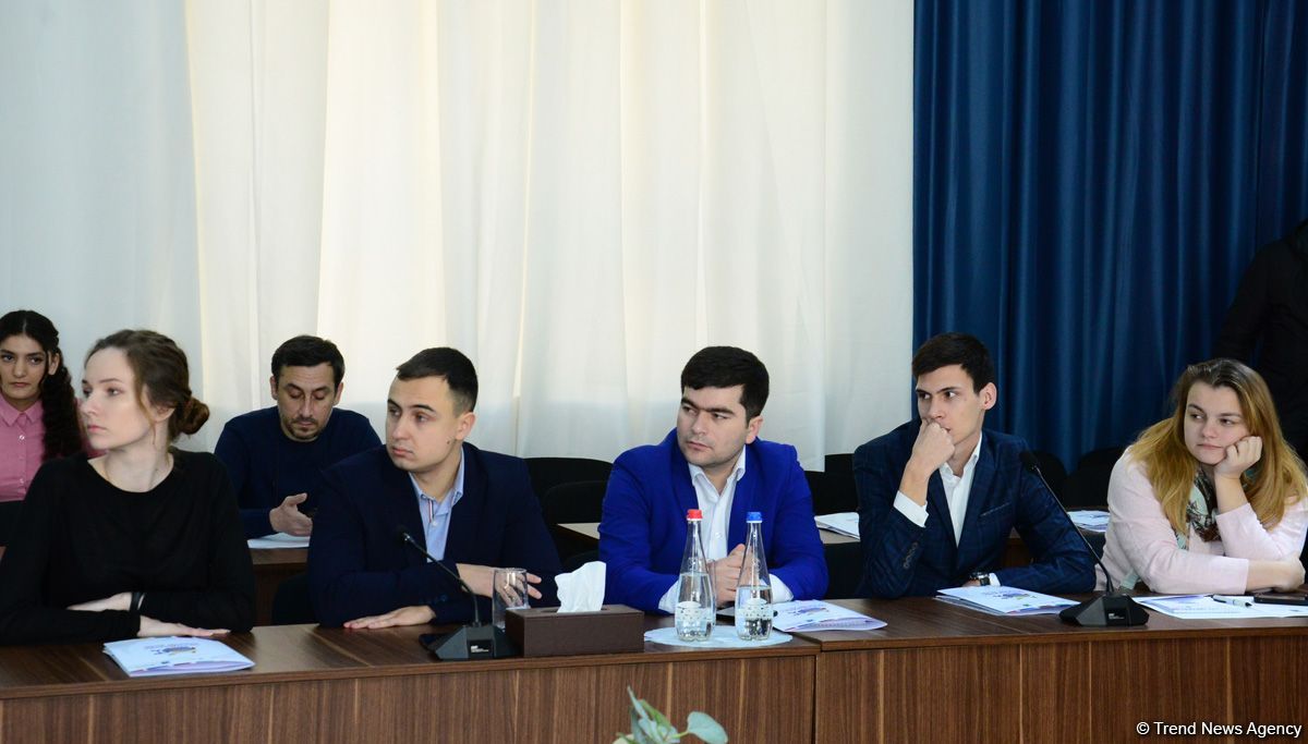 В Баку прошло первое заседание Каспийской школы волонтерства «Меридианы доброй воли» (ФОТО)