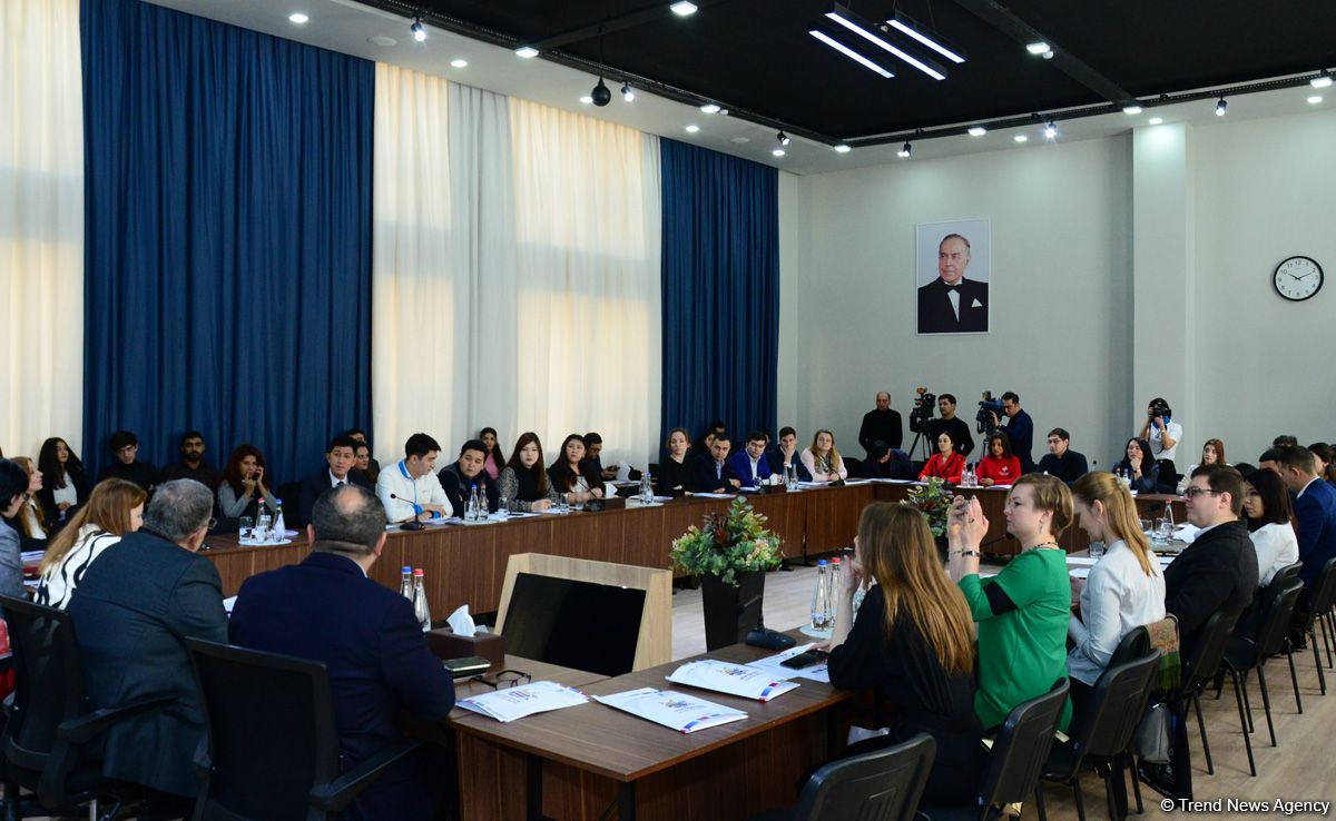 В Баку прошло первое заседание Каспийской школы волонтерства «Меридианы доброй воли» (ФОТО)