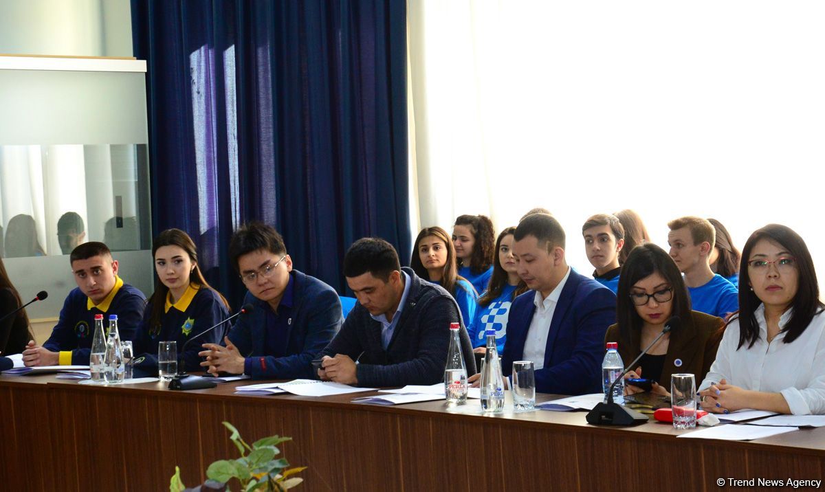 В Баку прошло первое заседание Каспийской школы волонтерства «Меридианы доброй воли» (ФОТО)
