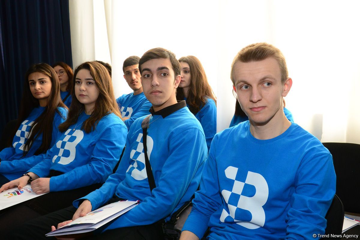 В Баку прошло первое заседание Каспийской школы волонтерства «Меридианы доброй воли» (ФОТО)