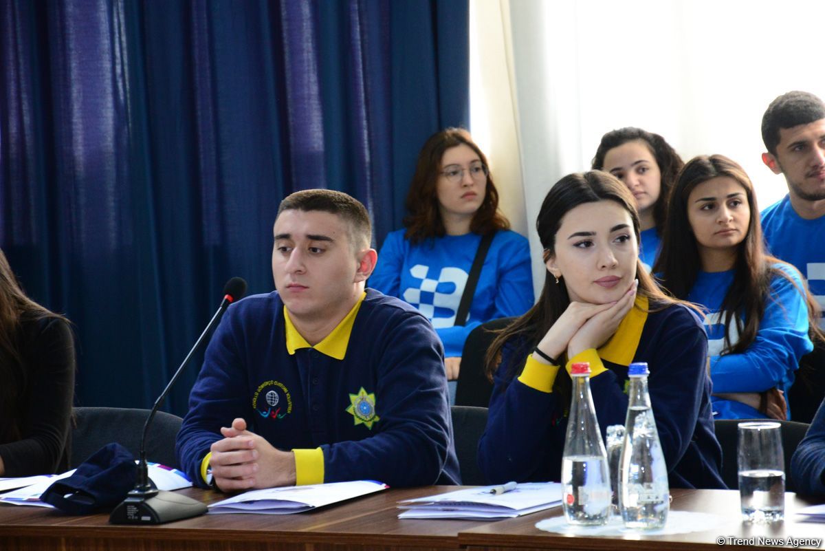 В Баку прошло первое заседание Каспийской школы волонтерства «Меридианы доброй воли» (ФОТО)