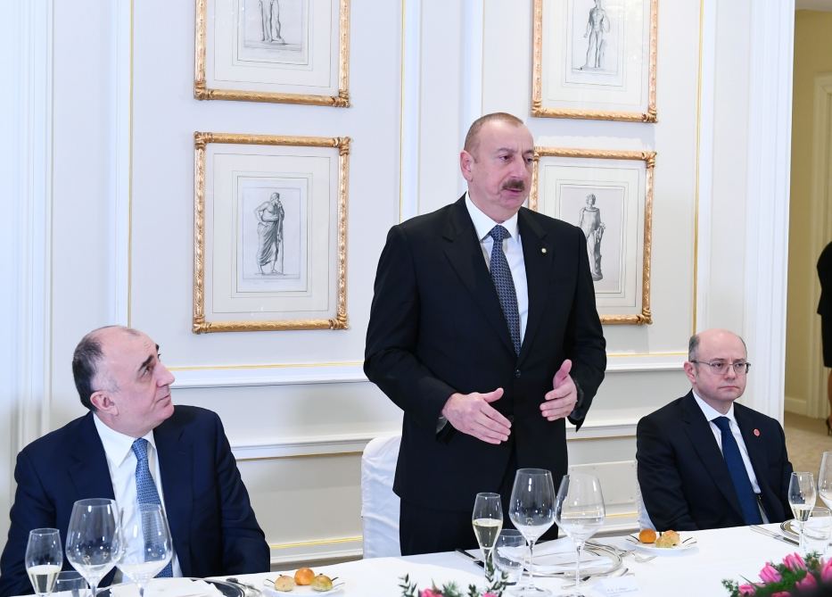 Президент Ильхам Алиев провел рабочий обед с руководителями крупнейших компаний Италии (ФОТО) (версия 2)