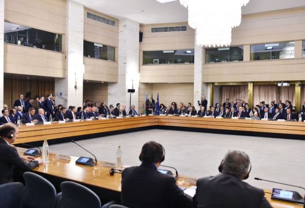 President Ilham Aliyev attends Azerbaijan-Italy business forum in Rome (PHOTO)