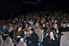 В Баку создали джунгли с цветными птицами (ВИДЕО, ФОТО)