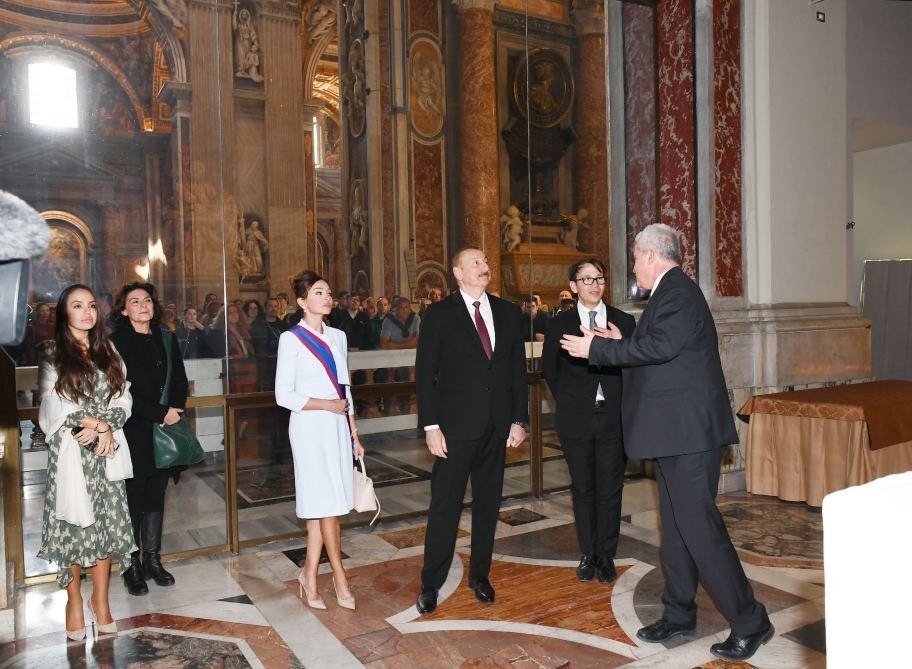 President Ilham Aliyev and first lady Mehriban Aliyeva viewed Sistine Chapel and St. Peter's Basilica in Vatican (PHOTO)
