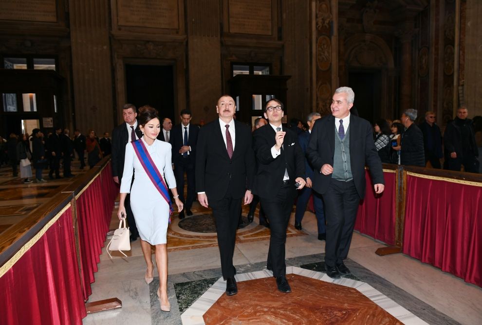 President Ilham Aliyev and first lady Mehriban Aliyeva viewed Sistine Chapel and St. Peter's Basilica in Vatican (PHOTO)