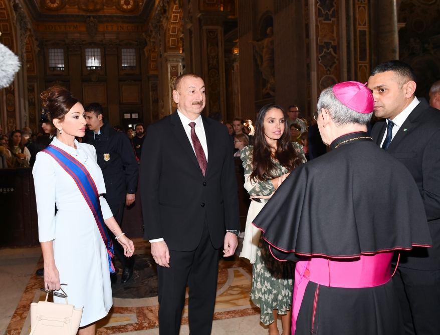 President Ilham Aliyev and first lady Mehriban Aliyeva viewed Sistine Chapel and St. Peter's Basilica in Vatican (PHOTO)