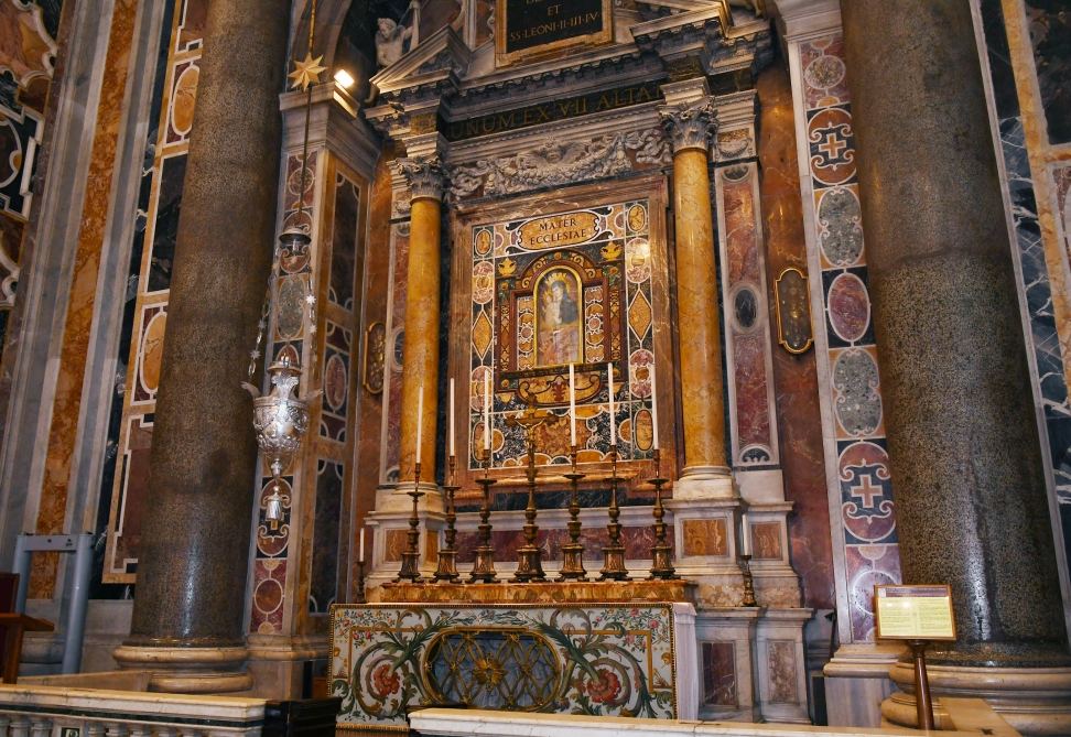 President Ilham Aliyev and first lady Mehriban Aliyeva viewed Sistine Chapel and St. Peter's Basilica in Vatican (PHOTO)