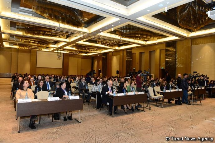 В Баку проведена международная конференция в связи с женщинами-вынужденными переселенцами
