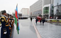 Президент Ильхам Алиев и Первая леди Мехрибан Алиева приняли участие в церемонии почтения памяти жертв Ходжалинского геноцида (ФОТО)