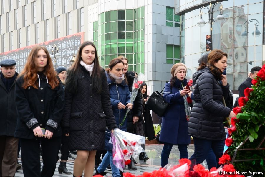 Общественность Азербайджана чтит память жертв Ходжалинского геноцида (ФОТО)