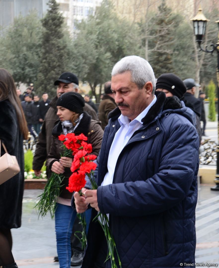 Общественность Азербайджана чтит память жертв Ходжалинского геноцида (ФОТО)