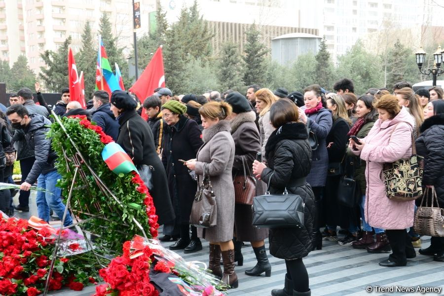 Общественность Азербайджана чтит память жертв Ходжалинского геноцида (ФОТО)