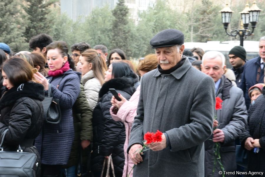 Общественность Азербайджана чтит память жертв Ходжалинского геноцида (ФОТО)