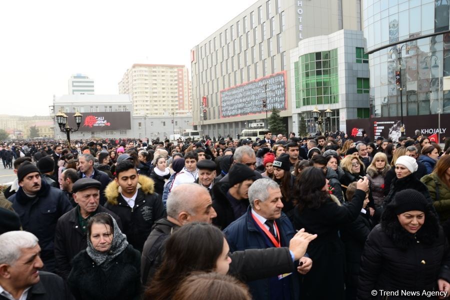 Общественность Азербайджана чтит память жертв Ходжалинского геноцида (ФОТО)