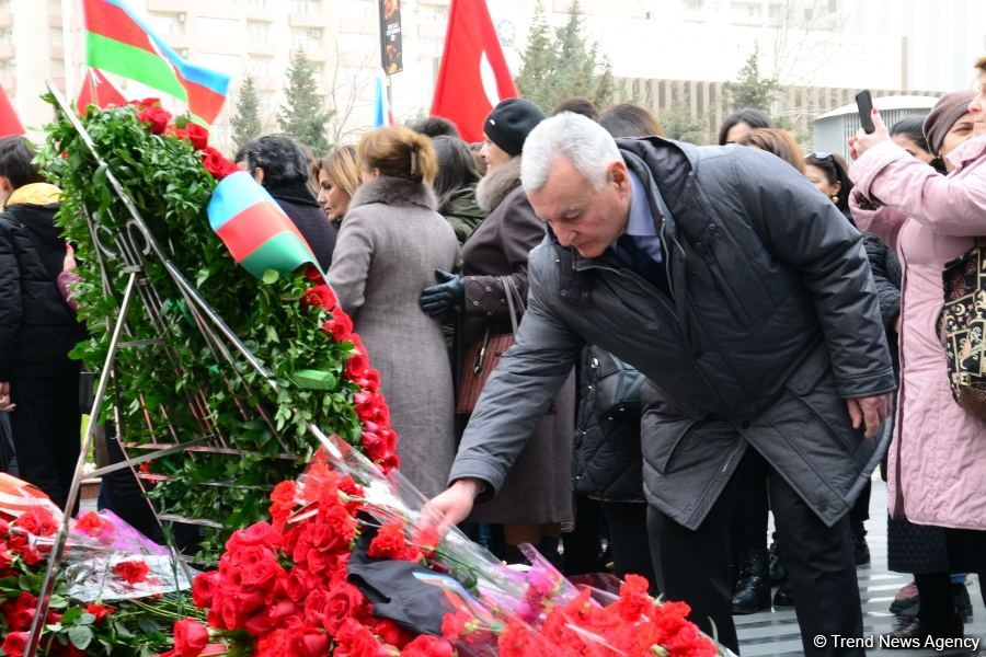 Общественность Азербайджана чтит память жертв Ходжалинского геноцида (ФОТО)