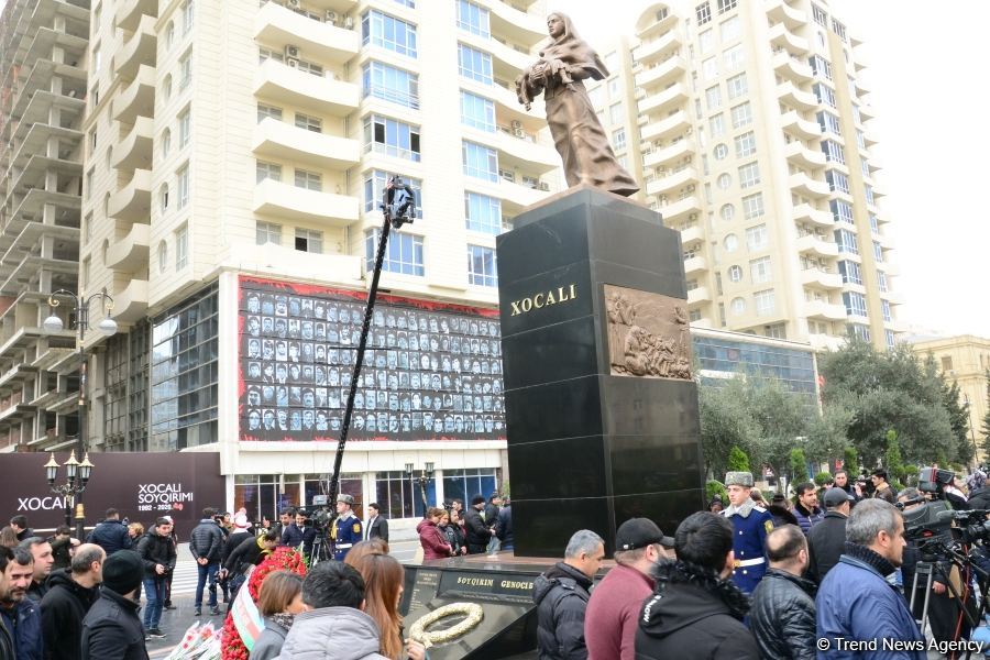 Общественность Азербайджана чтит память жертв Ходжалинского геноцида (ФОТО)
