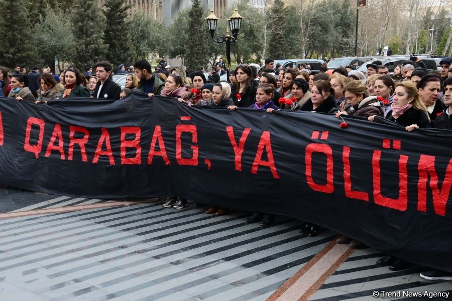 Общественность Азербайджана чтит память жертв Ходжалинского геноцида (ФОТО)
