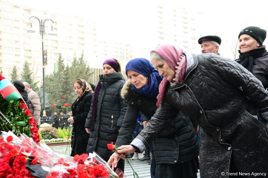 Общественность Азербайджана чтит память жертв Ходжалинского геноцида (ФОТО)