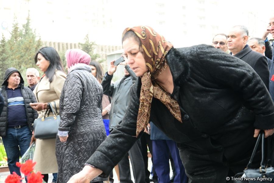 Общественность Азербайджана чтит память жертв Ходжалинского геноцида (ФОТО)