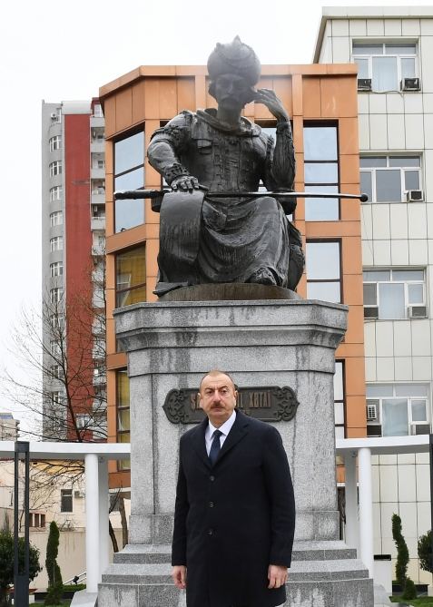 Президент Ильхам Алиев посетил новый парк, куда был перенесен памятник Шаху Исмаилу Хатаи (ФОТО) (версия 2)