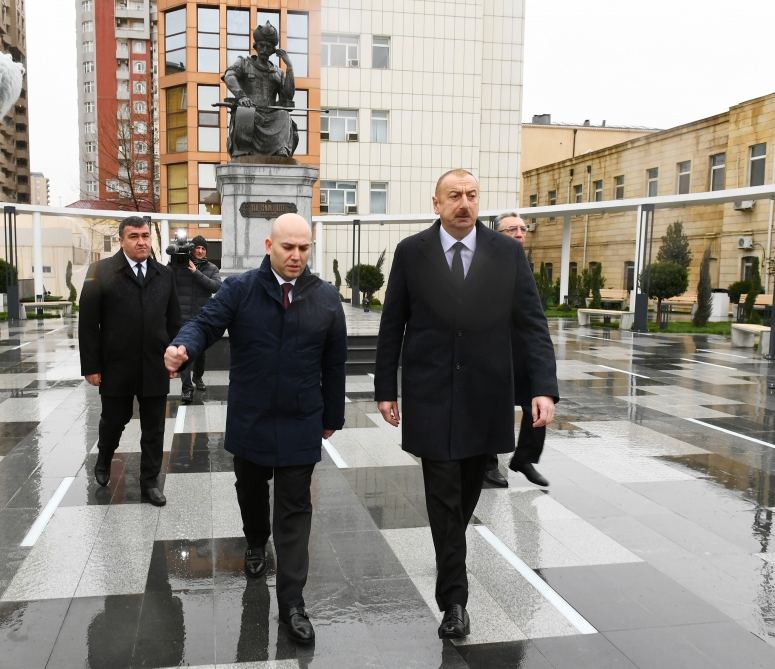 Президент Ильхам Алиев посетил новый парк, куда был перенесен памятник Шаху Исмаилу Хатаи (ФОТО) (версия 2)