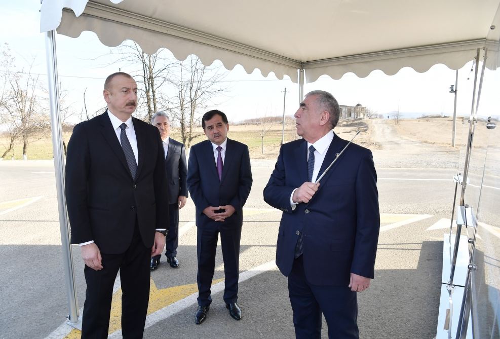 Президент Ильхам Алиев принял участие в открытии автомагистрали Даш Салахлы-Уркмезли-Демирчиляр  (ФОТО)