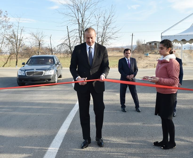 Президент Ильхам Алиев принял участие в открытии автомагистрали Даш Салахлы-Уркмезли-Демирчиляр  (ФОТО)