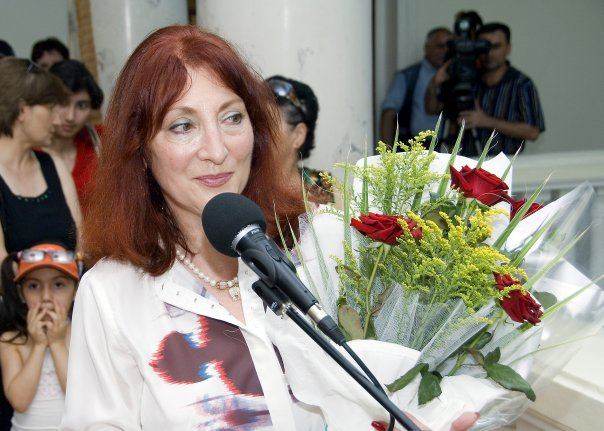 Художница из Германии обратилась к азербайджанцам: Давайте поддерживать друг друга! (ВИДЕО)