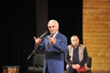 На втором курсе 20-летнюю Хураман заметил режиссёр Тофиг Тагизаде … (ФОТО)