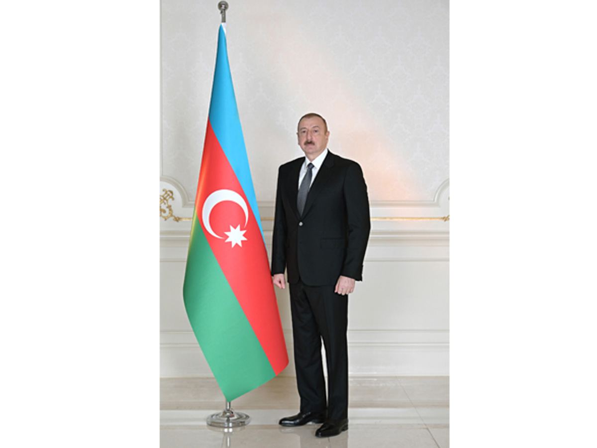 Президент Ильхам Алиев встретился с жителями, переселившимися в село Кенгерли Агдамского района, вручил им ключи от домов