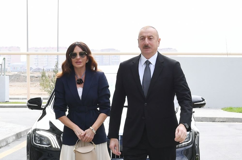 Президент Ильхам Алиев и Первая леди Мехрибан Алиева приняли участие в открытии жилого комплекса в Говсане (ФОТО/ВИДЕО)