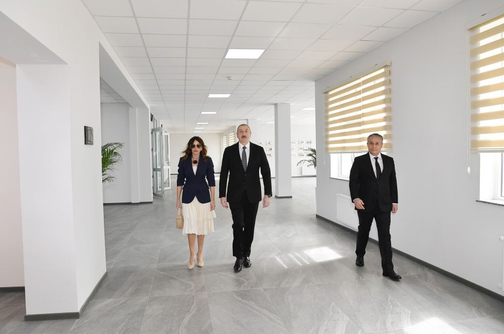 Президент Ильхам Алиев и Первая леди Мехрибан Алиева приняли участие в открытии жилого комплекса в Говсане (ФОТО/ВИДЕО)