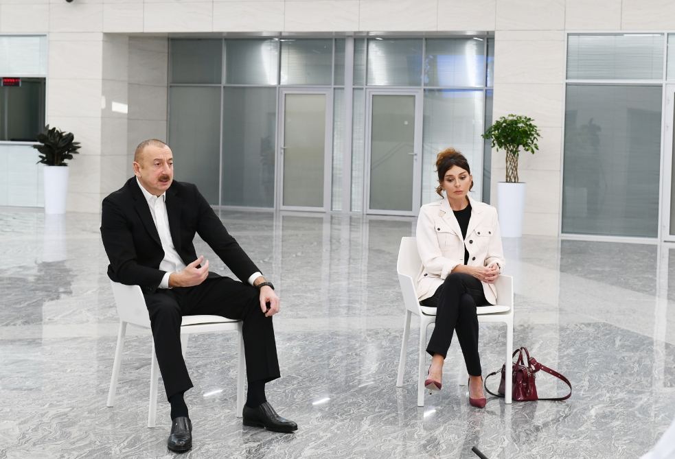 Президент Ильхам Алиев и Первая леди Мехрибан Алиева приняли участие в открытии медицинского учреждения "Ени клиника" в Баку (ФОТО/ВИДЕО) (версия 2)