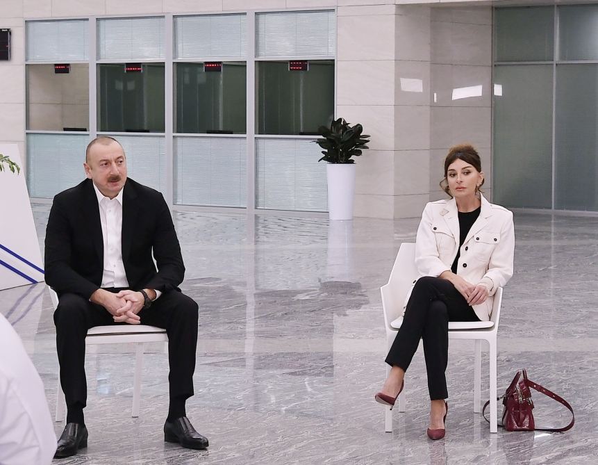Президент Ильхам Алиев и Первая леди Мехрибан Алиева приняли участие в открытии медицинского учреждения "Ени клиника" в Баку (ФОТО/ВИДЕО) (версия 2)