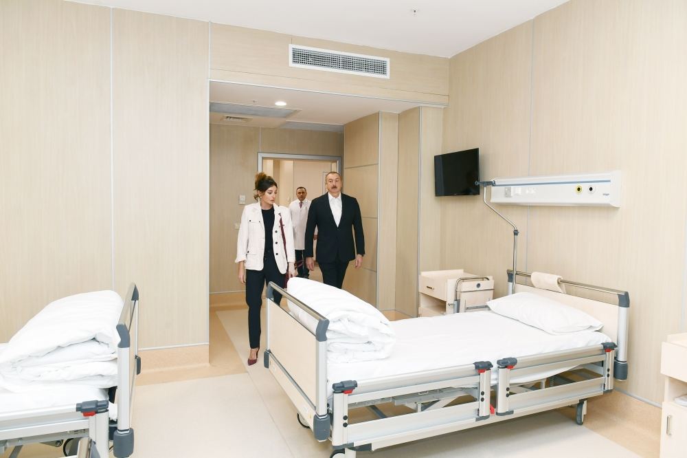 Президент Ильхам Алиев и Первая леди Мехрибан Алиева приняли участие в открытии медицинского учреждения "Ени клиника" в Баку (ФОТО/ВИДЕО) (версия 2)