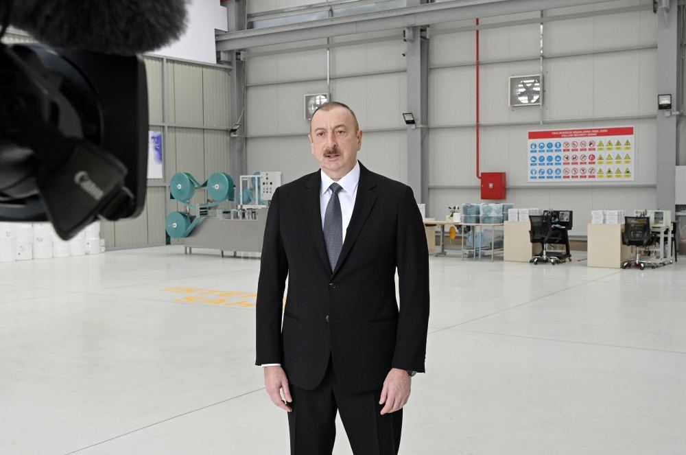 Президент Ильхам Алиев принял участие в открытии предприятия по производству медицинских масок в Сумгайытском химическом промышленном парке (ФОТО/ВИДЕО)