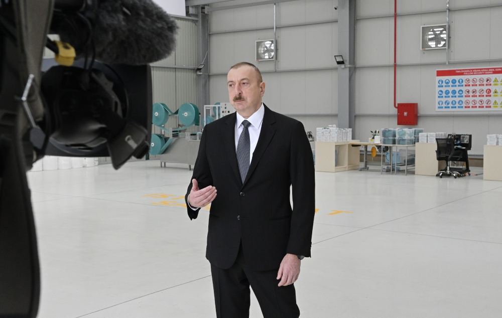 Президент Ильхам Алиев принял участие в открытии предприятия по производству медицинских масок в Сумгайытском химическом промышленном парке (ФОТО/ВИДЕО)