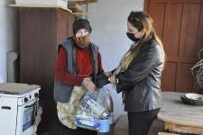 Депутат Севиль Микаилова оказала продовольственную помощь малообеспеченным семьям и одиноким лицам (ФOTO)