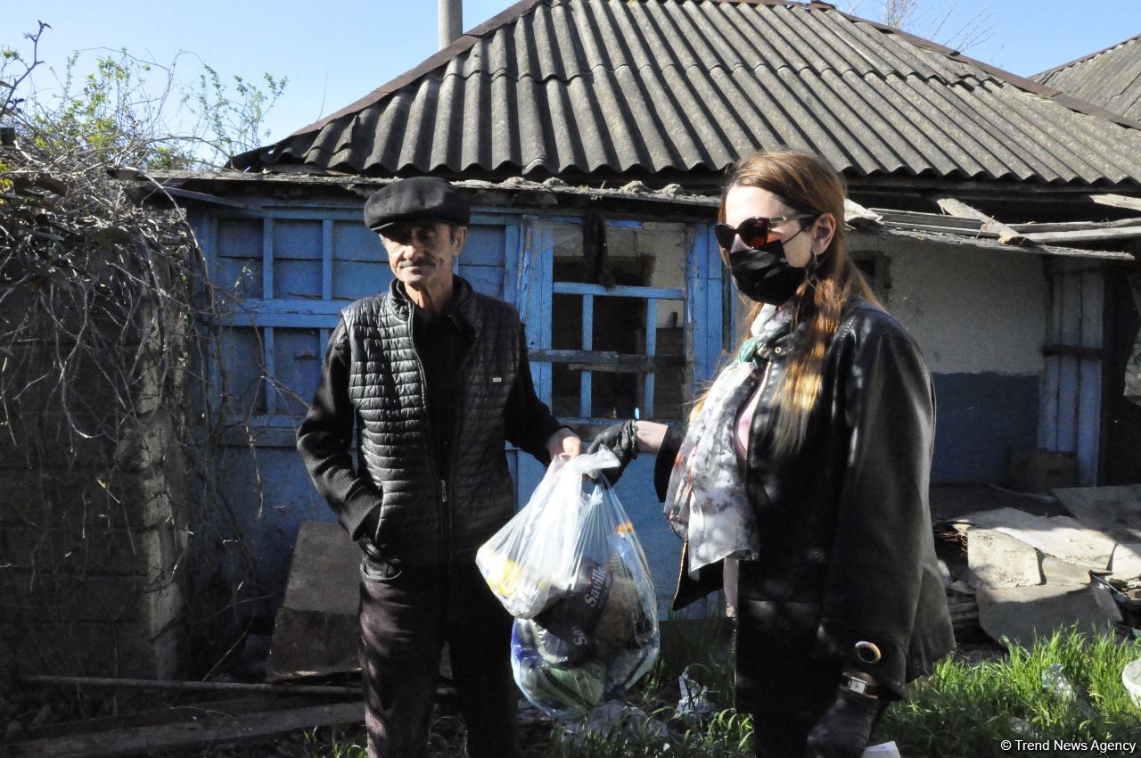 Депутат Севиль Микаилова оказала продовольственную помощь малообеспеченным семьям и одиноким лицам (ФOTO)